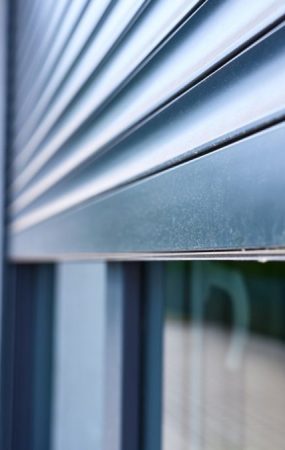 Installation de volet roulant : faut-il faire appel à un professionnel ?